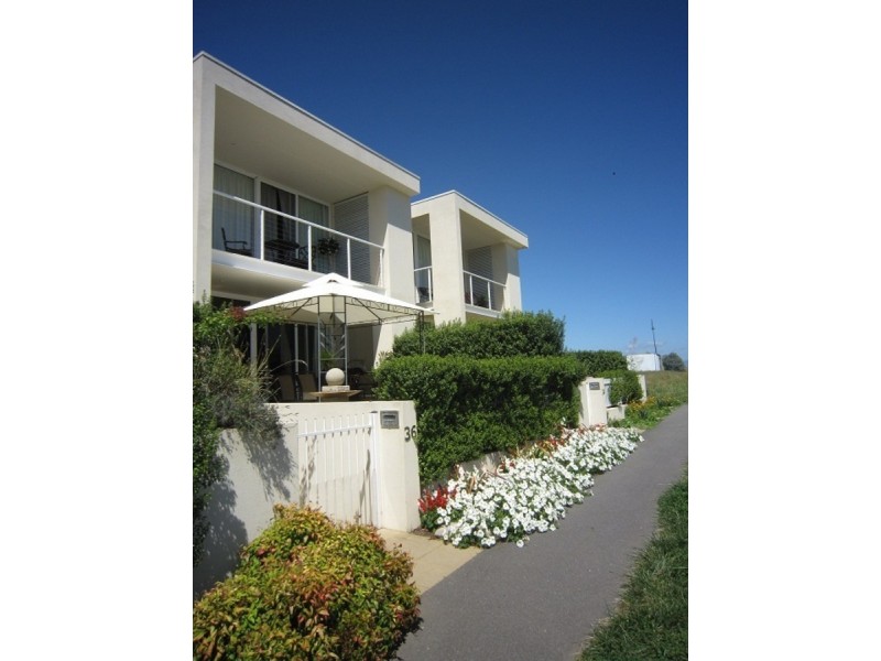 36 Phyllis Ashton Circuit, Gungahlin ACT 2912