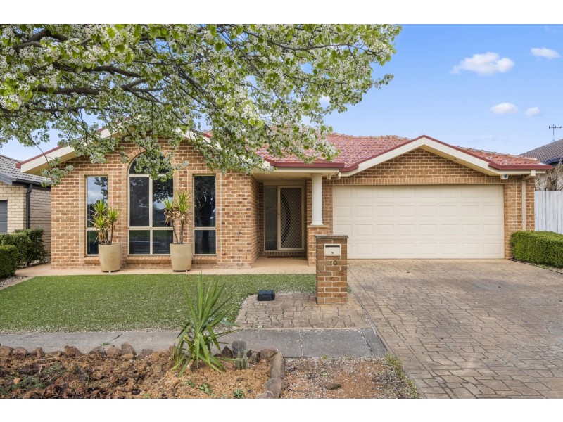 40 Ian Potter Crescent, Gungahlin ACT 2912