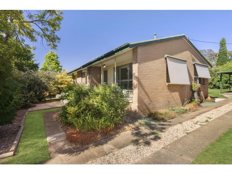 69 Bennelong Crescent, Macquarie ACT 2614