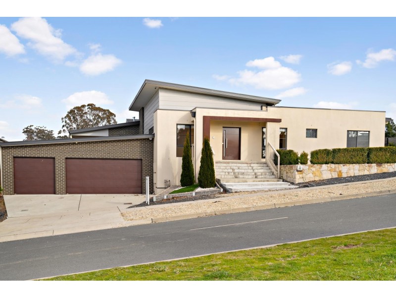 33 Lucy Beeton Crescent, Bonner ACT 2914