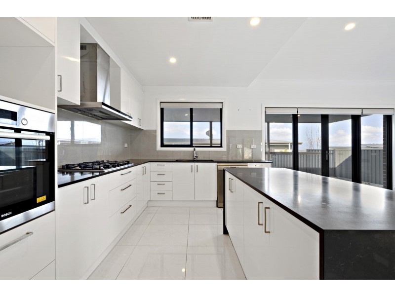 33 Lucy Beeton Crescent, Bonner ACT 2914