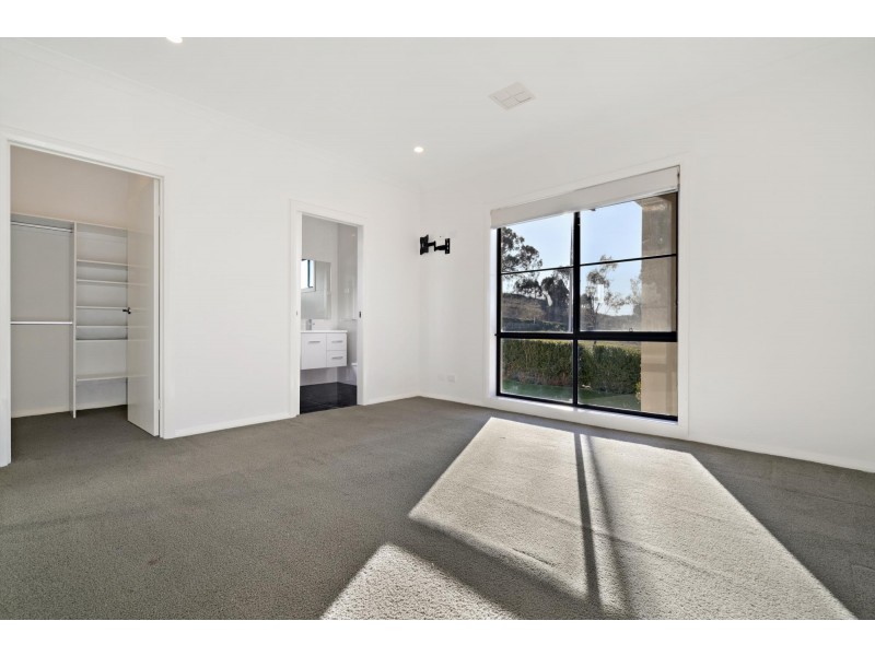 33 Lucy Beeton Crescent, Bonner ACT 2914