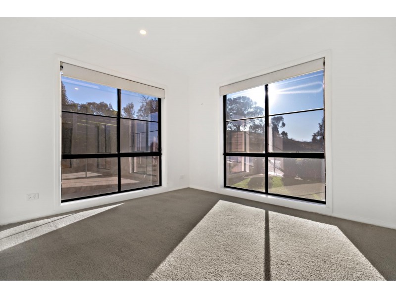 33 Lucy Beeton Crescent, Bonner ACT 2914