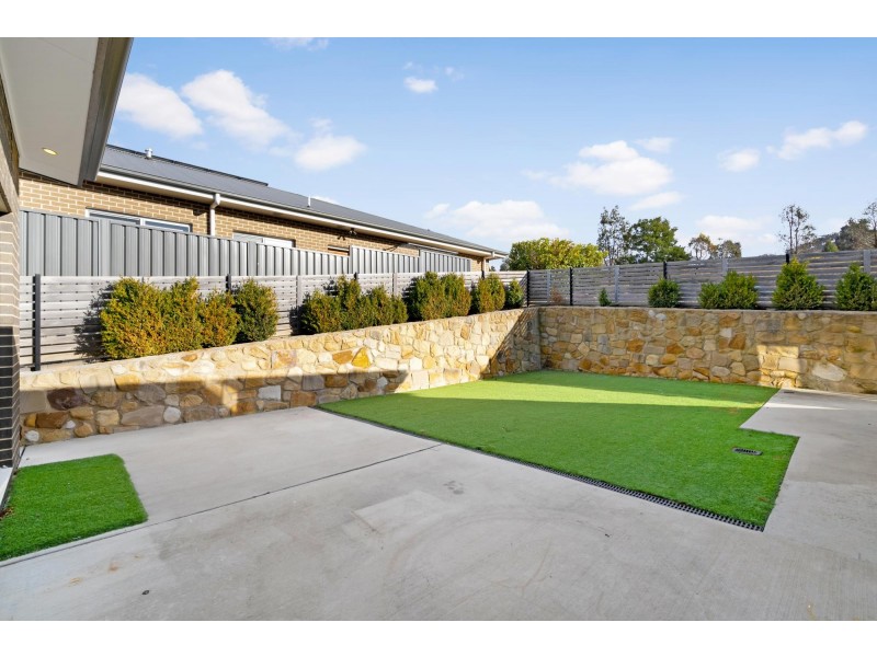 33 Lucy Beeton Crescent, Bonner ACT 2914