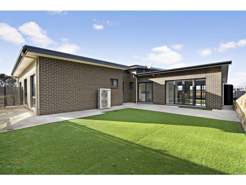 33 Lucy Beeton Crescent, Bonner ACT 2914