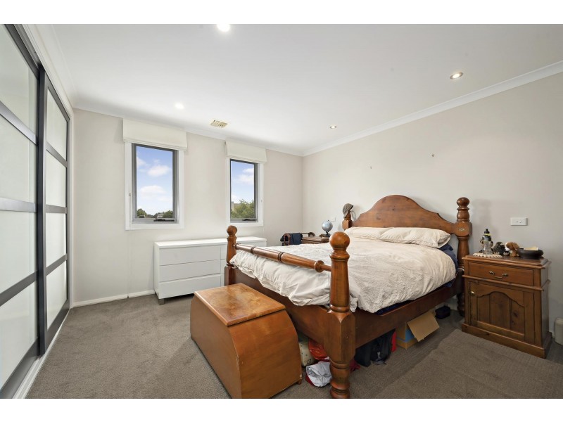 4 Denoon Street, Forde ACT 2914