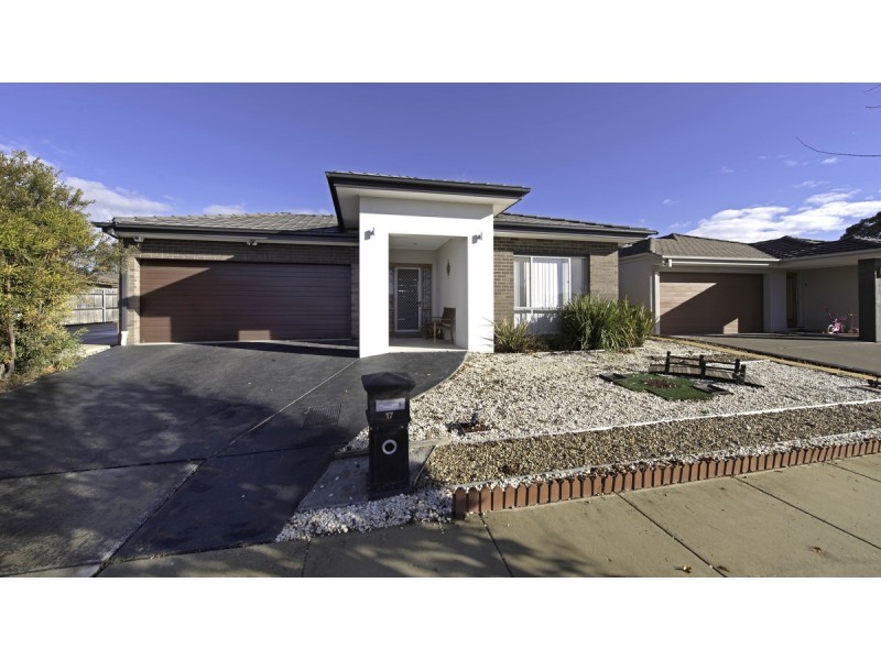 17 Hesba Brismead Street, Franklin ACT 2913