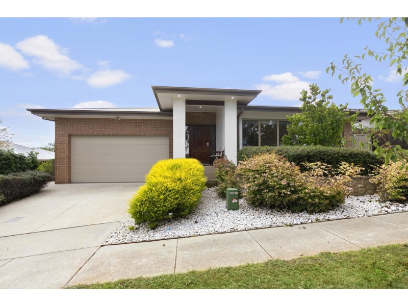 32 Elizabeth Jolley Crescent, Franklin ACT 2913