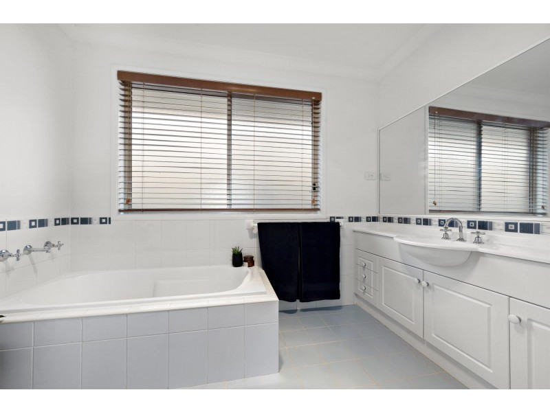 37 Discovery Drive, Yass NSW 2582