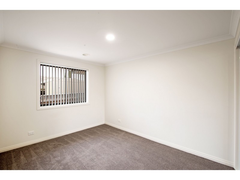 4 Renfree Street, Casey ACT 2913