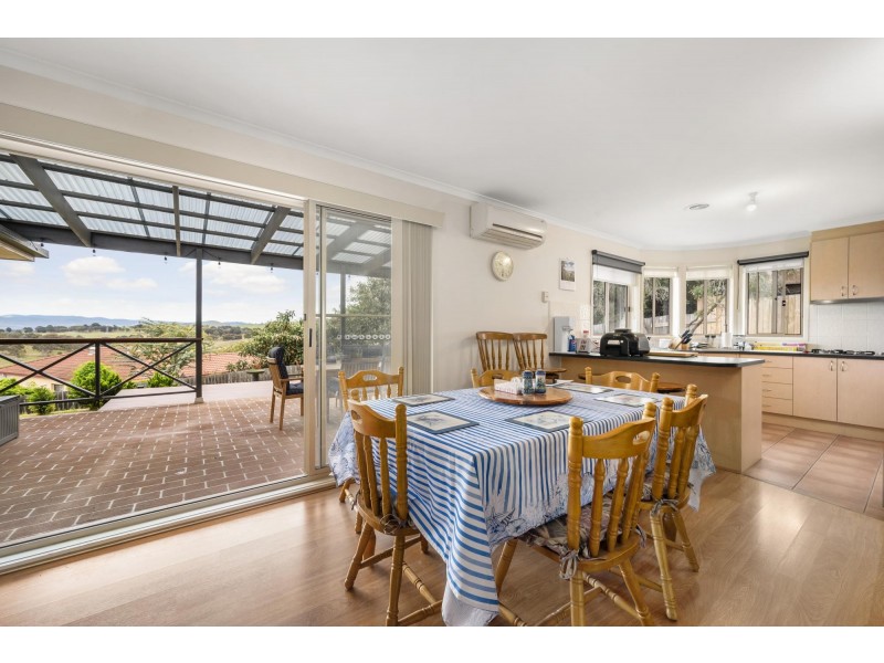 8 Loxton Place, Dunlop ACT 2615