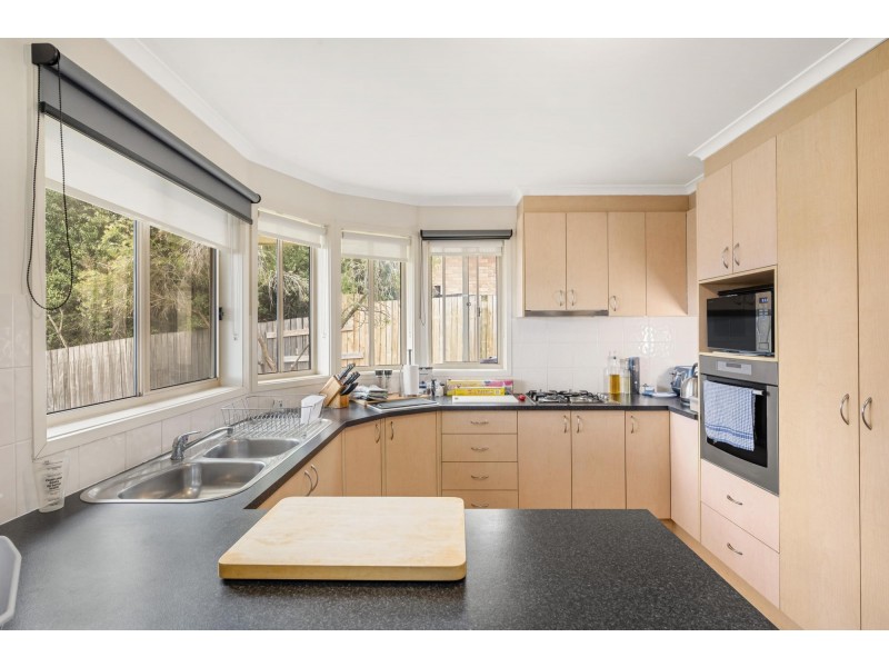 8 Loxton Place, Dunlop ACT 2615