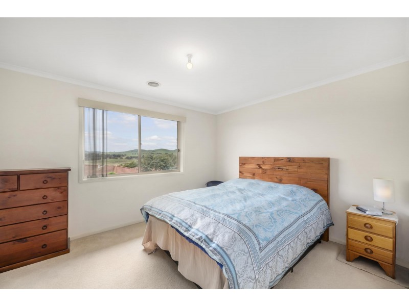 8 Loxton Place, Dunlop ACT 2615