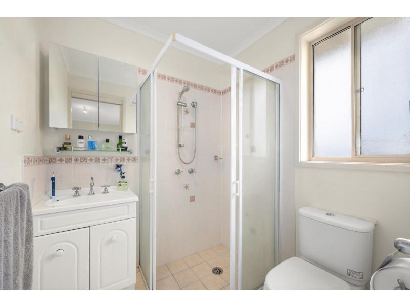 8 Loxton Place, Dunlop ACT 2615