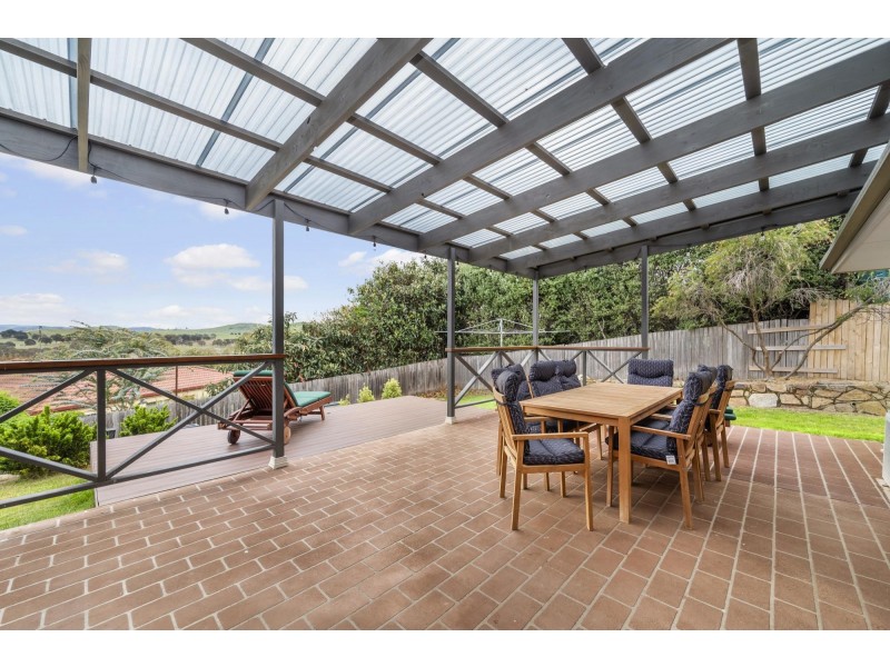 8 Loxton Place, Dunlop ACT 2615