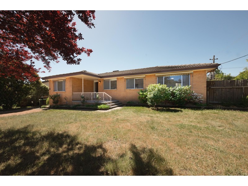 100 Dalley Crescent, Latham ACT 2615