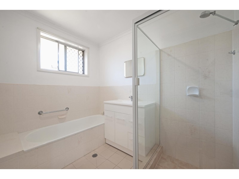 100 Dalley Crescent, Latham ACT 2615