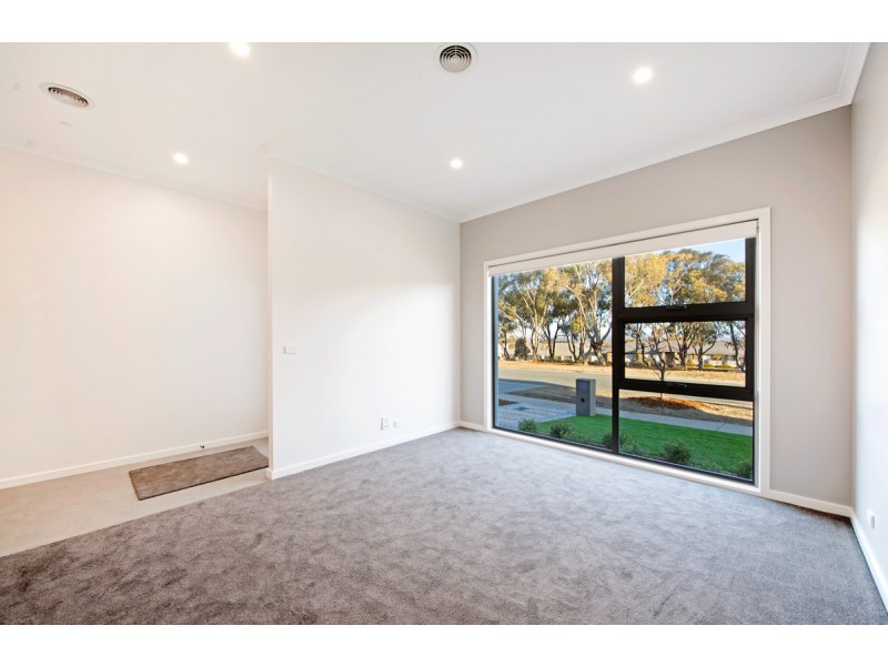 24 Cooley Crescent, Casey ACT 2913