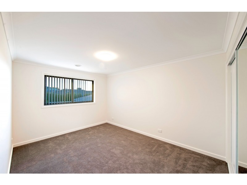 24 Cooley Crescent, Casey ACT 2913