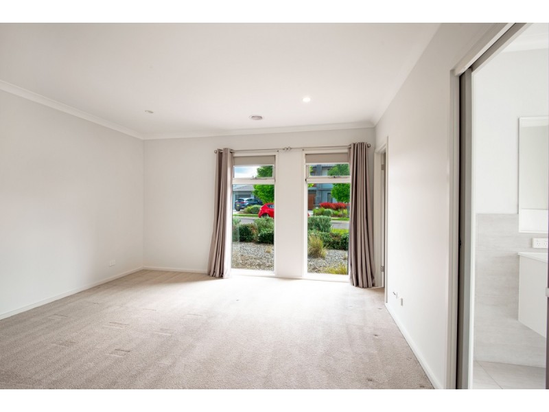 1 Still Street, Googong NSW 2620