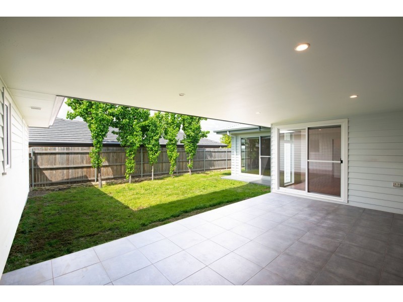 1 Still Street, Googong NSW 2620