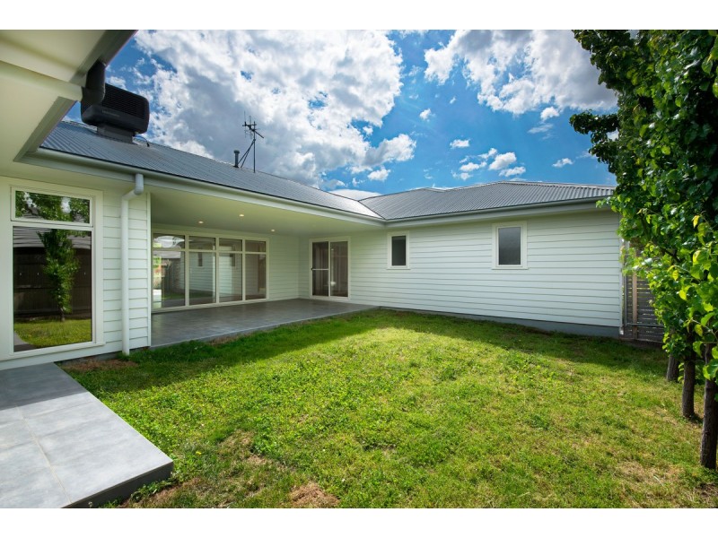 1 Still Street, Googong NSW 2620