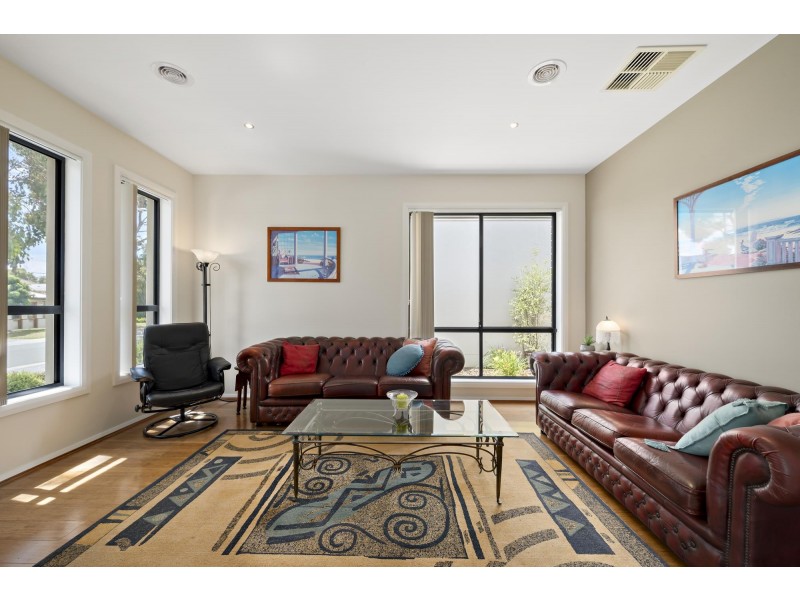 8 Les Edwards Street, Forde ACT 2914