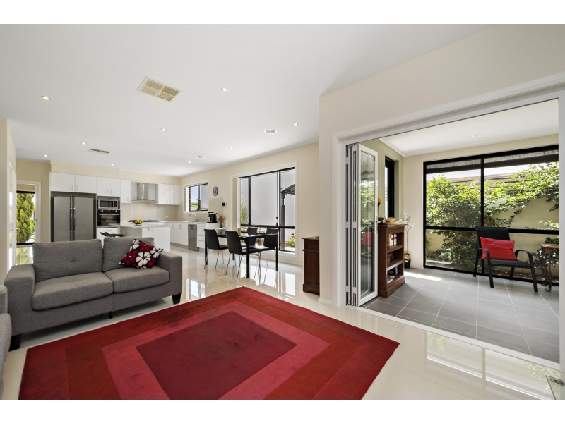 8 Les Edwards Street, Forde ACT 2914