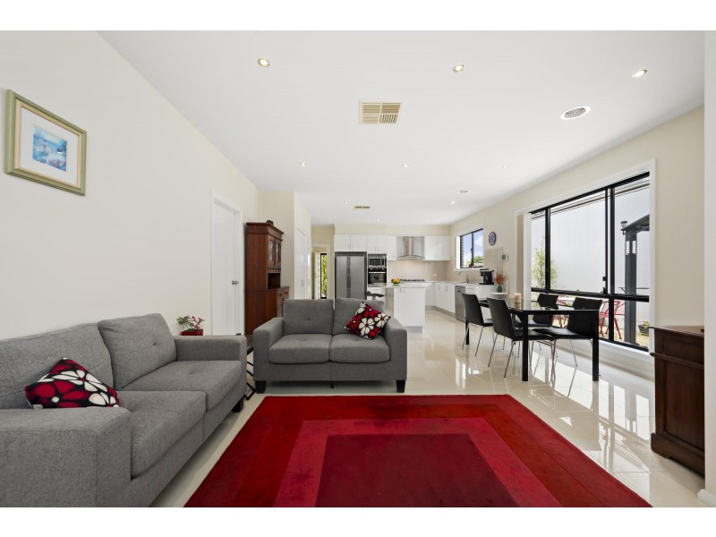 8 Les Edwards Street, Forde ACT 2914