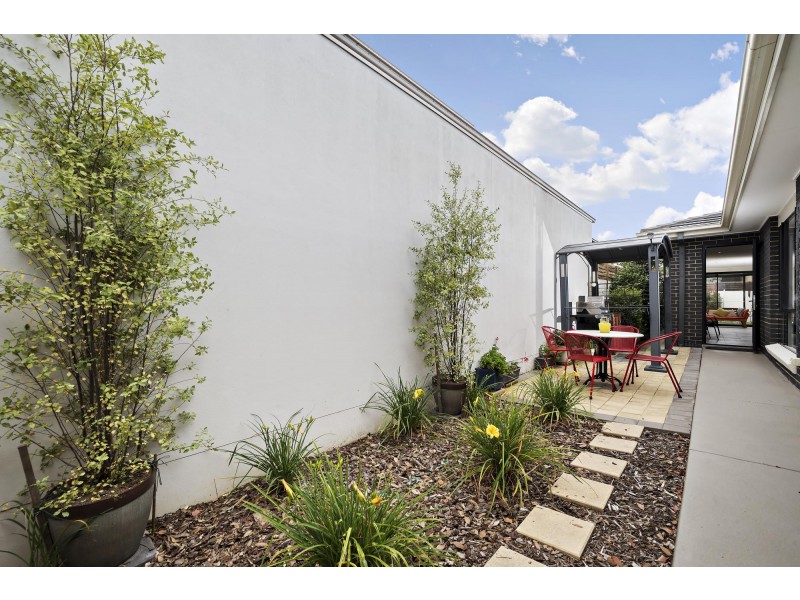 8 Les Edwards Street, Forde ACT 2914