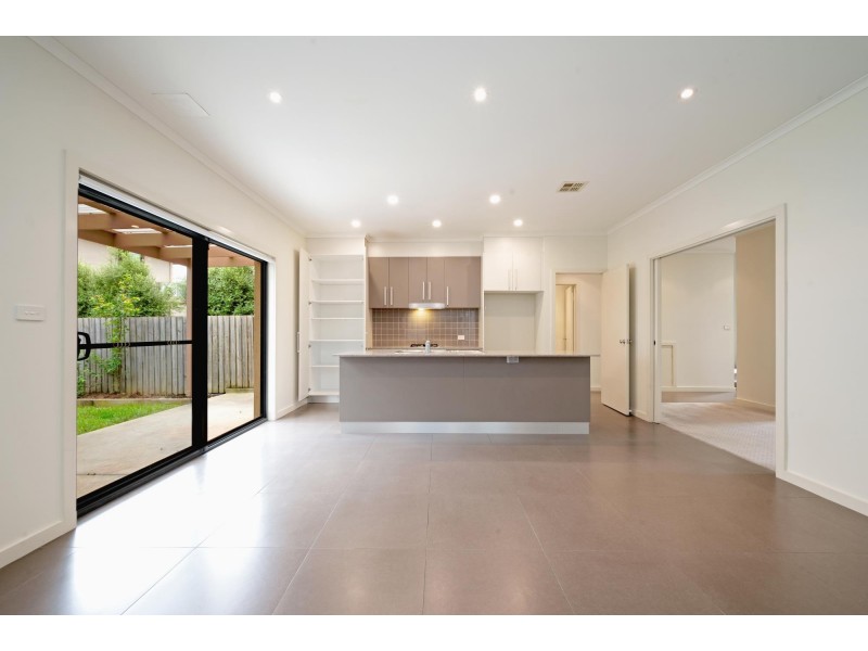 8 Devlin Street, Gungahlin ACT 2912