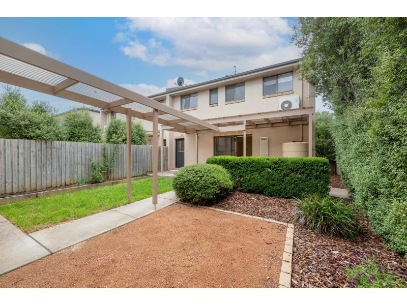 8 Devlin Street, Gungahlin ACT 2912
