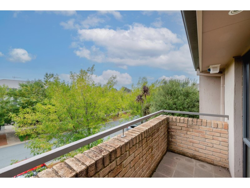 8 Devlin Street, Gungahlin ACT 2912