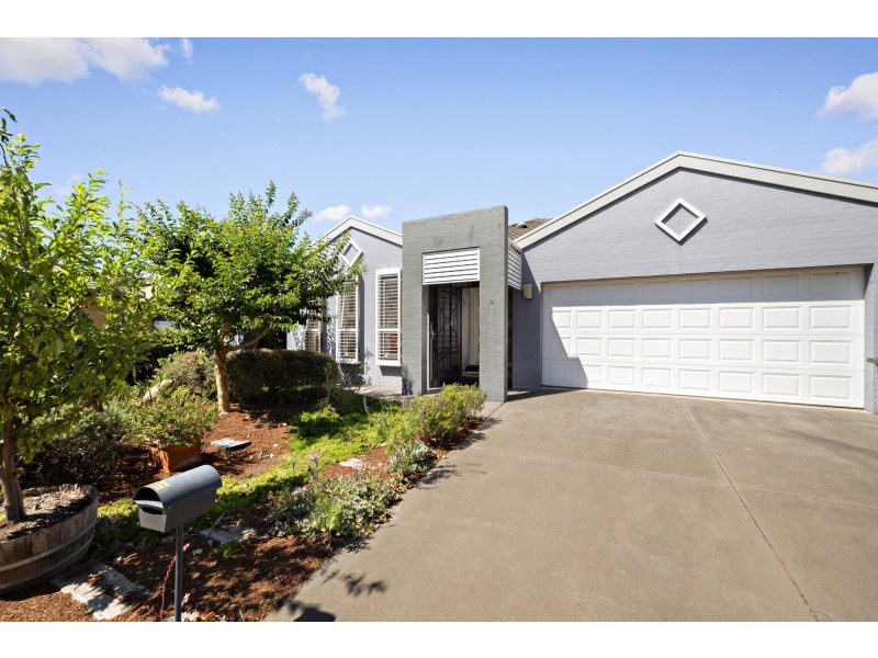 9 Flos Greig Street, Watson ACT 2602