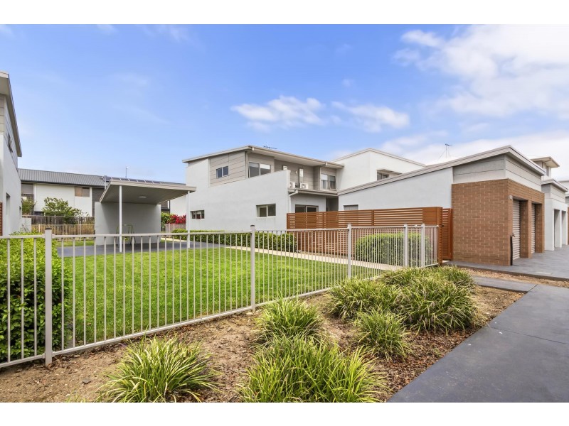 24/20 Clare Burton Crescent, Franklin ACT 2913