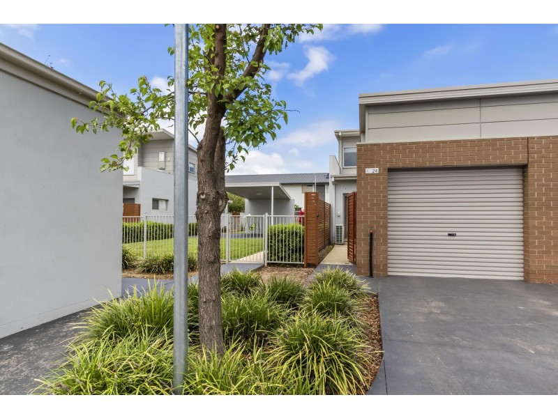 24/20 Clare Burton Crescent, Franklin ACT 2913