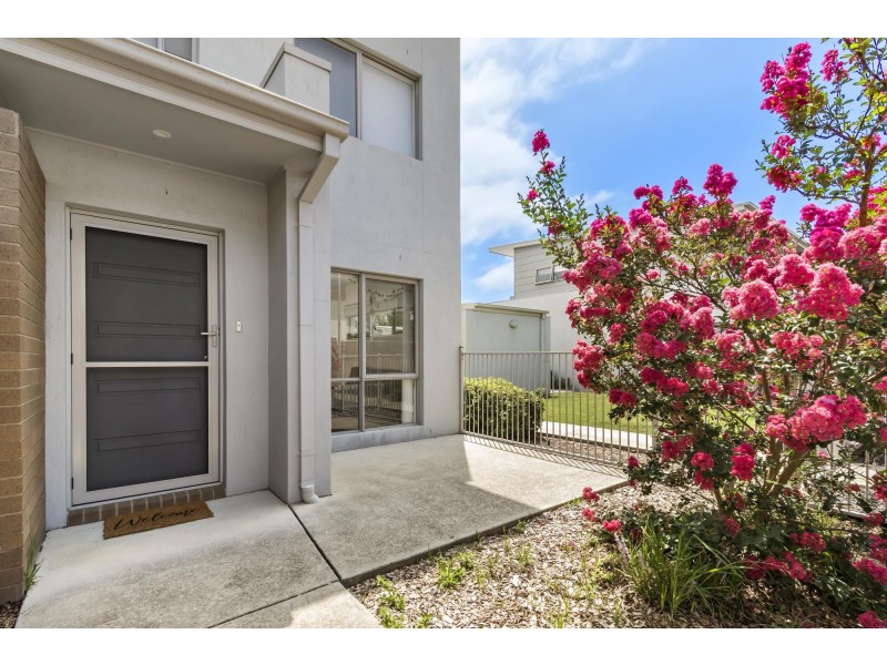 24/20 Clare Burton Crescent, Franklin ACT 2913