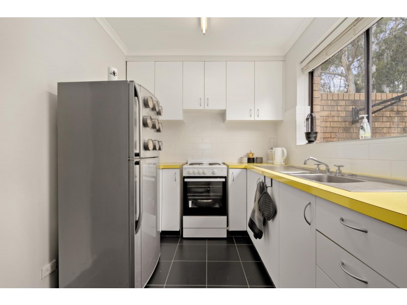 2/12 Nimmitabel Street, Queanbeyan West NSW 2620