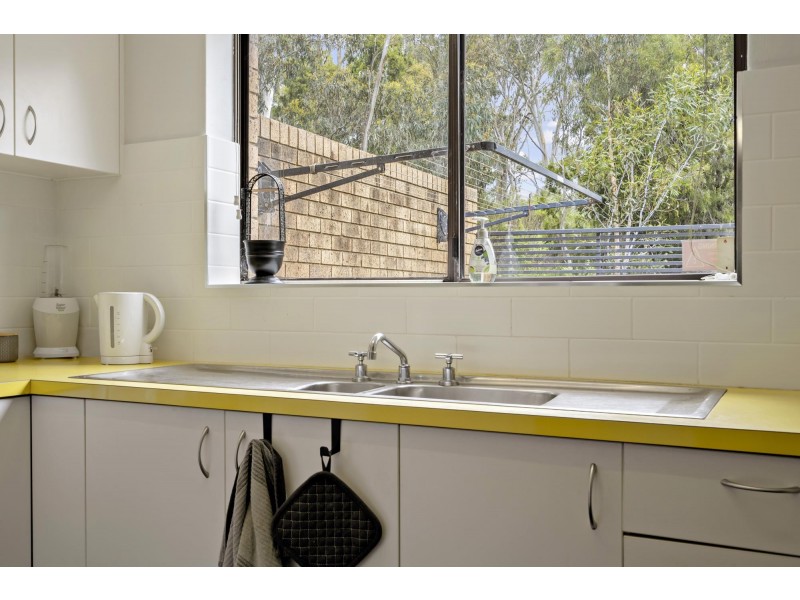 2/12 Nimmitabel Street, Queanbeyan West NSW 2620