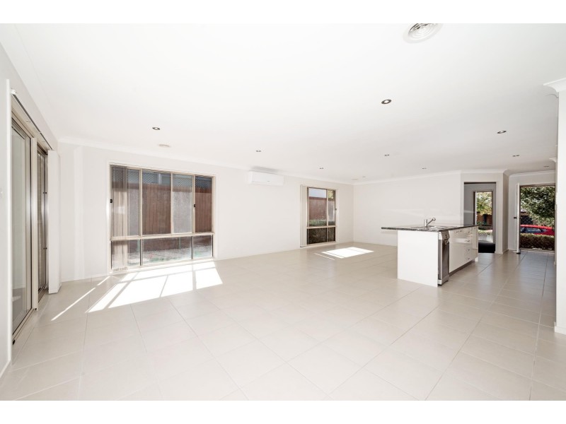 11 Dunk Street, Casey ACT 2913