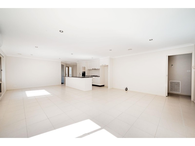11 Dunk Street, Casey ACT 2913