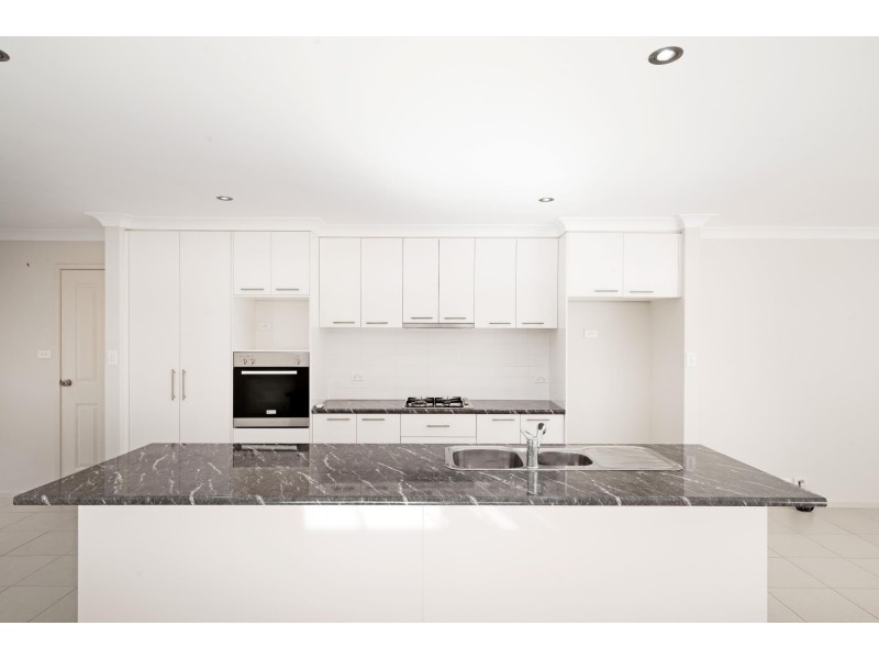 11 Dunk Street, Casey ACT 2913