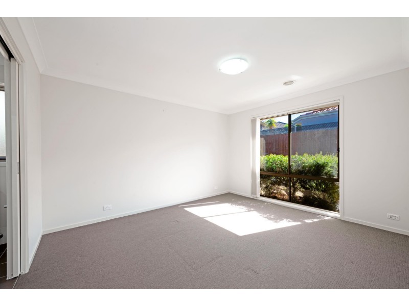 11 Dunk Street, Casey ACT 2913