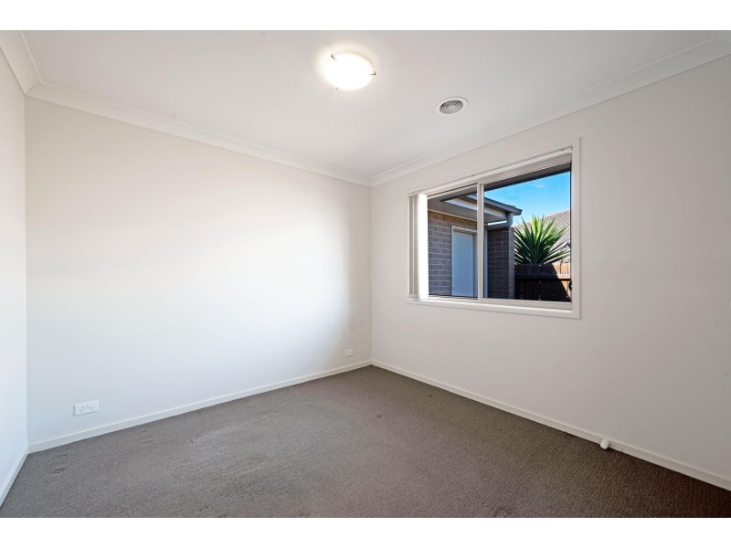 11 Dunk Street, Casey ACT 2913