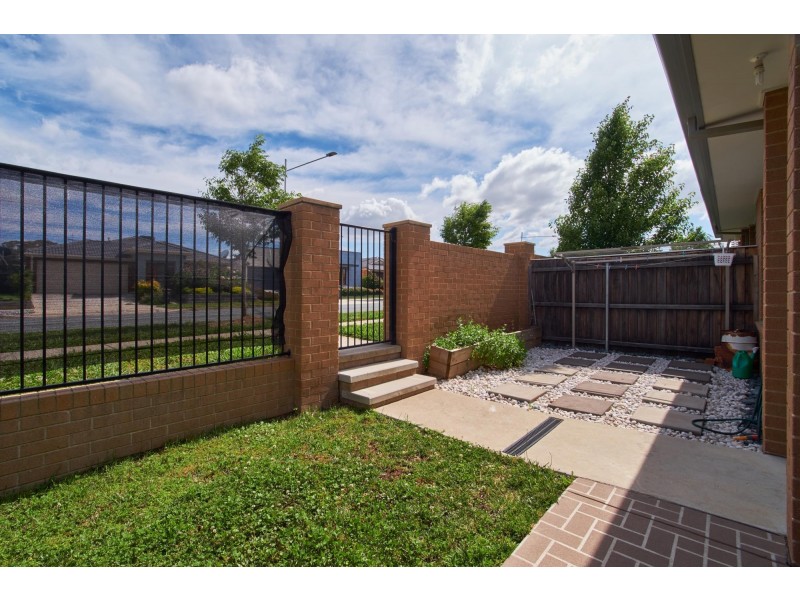 17/10 Charles Perkins Circuit, Bonner ACT 2914