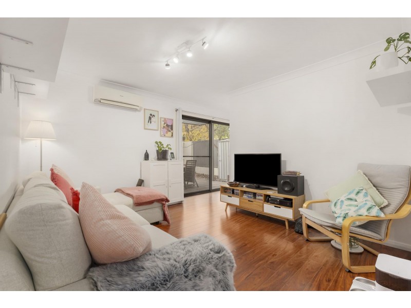 27/82 Henry Kendall Street, Franklin ACT 2913