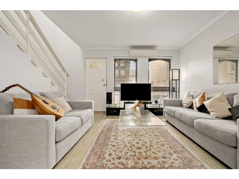 2/12 Nimmitabel Street, Queanbeyan West NSW 2620