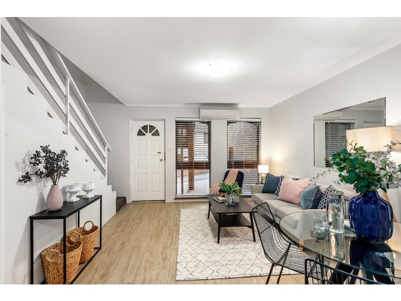 2/12 Nimmitabel Street, Queanbeyan West NSW 2620