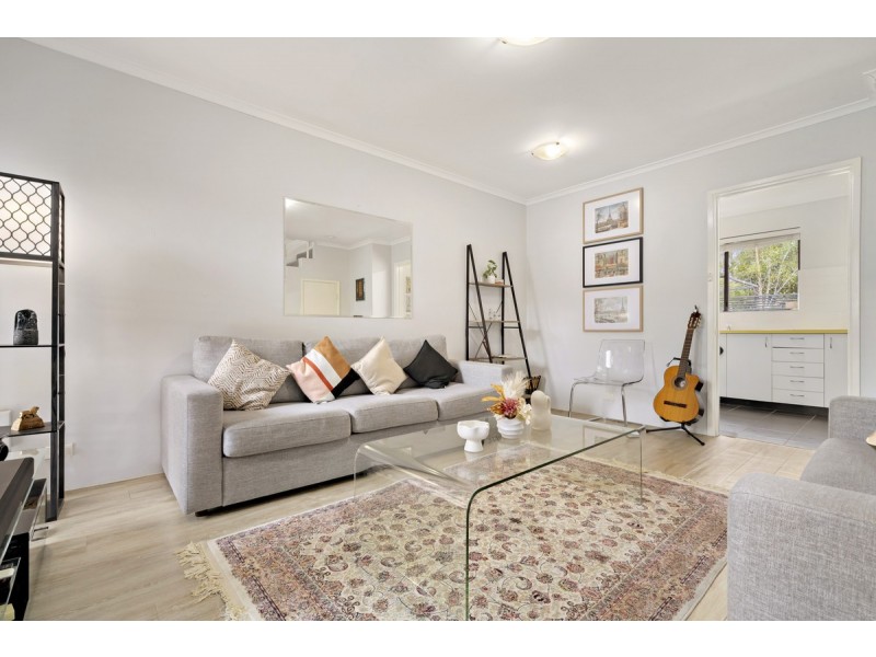 2/12 Nimmitabel Street, Queanbeyan West NSW 2620