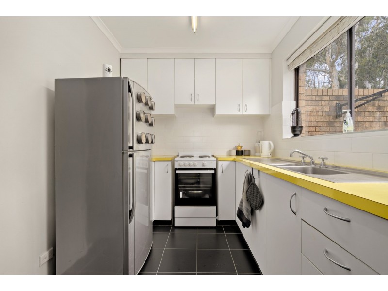 2/12 Nimmitabel Street, Queanbeyan West NSW 2620